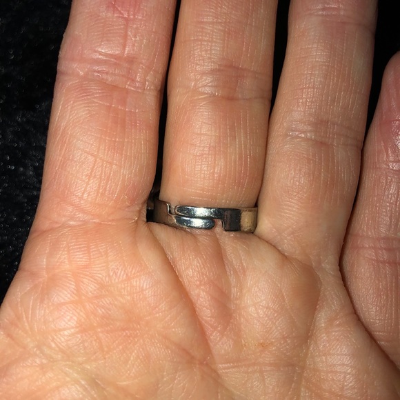 Fun Flower Ring. - Picture 5 of 5